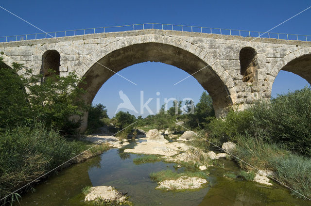 Pont Julien