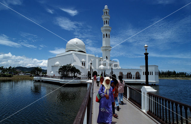 Tengku Tengah Zaharah Mosque