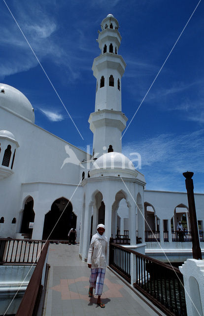 Tengku Tengah Zaharah Mosque