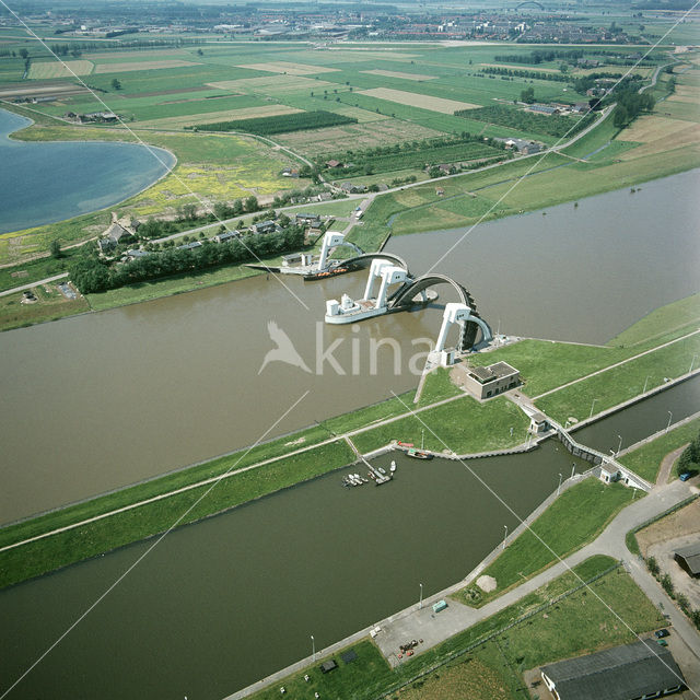 stuw en sluiscomplex Hagestein