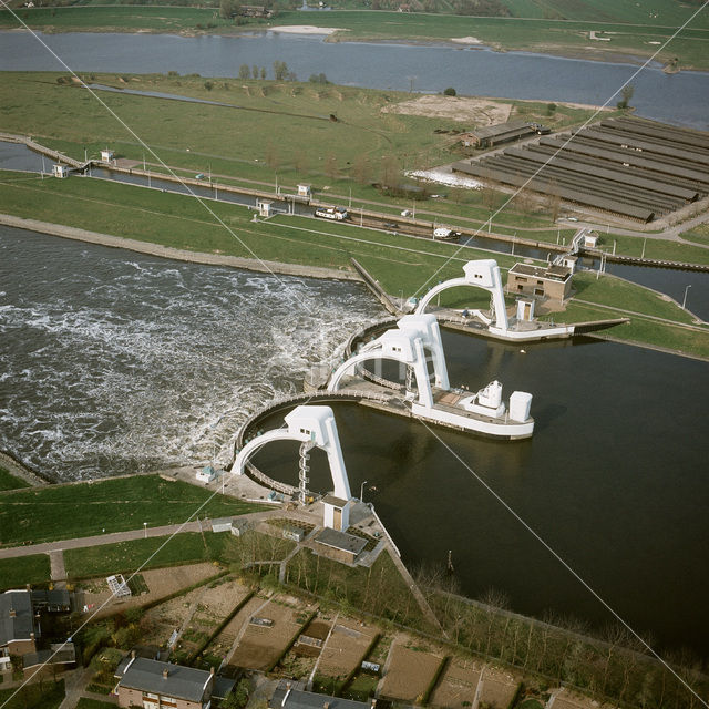 stuw en sluiscomplex Hagestein