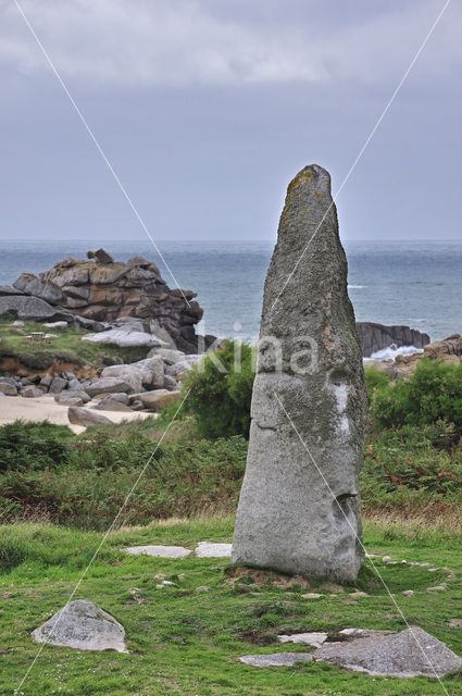 Kergoarat menhir