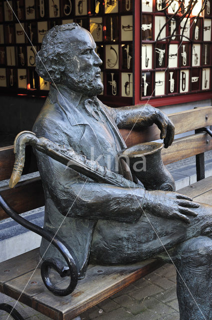 Standbeeld Adolphe Sax