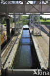 hydraulic boat lift nr. 1 on Canal du Centre